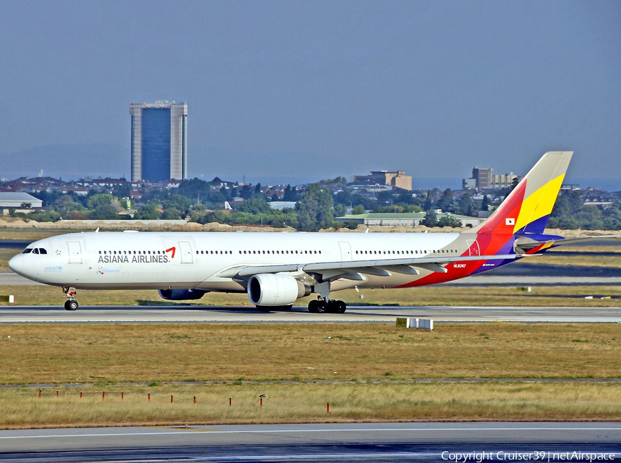 Asiana Airlines Airbus A330-323 (HL8282) | Photo 302459
