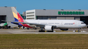 Asiana Airlines Boeing 777-28E(ER) (HL8284) at  Taipei - Taoyuan, Taiwan