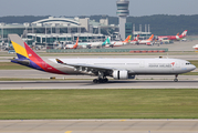 Asiana Airlines Airbus A330-323 (HL8286) at  Seoul - Incheon International, South Korea