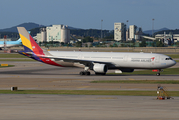 Asiana Airlines Airbus A330-323 (HL8286) at  Seoul - Incheon International, South Korea