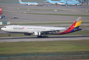 Asiana Airlines Airbus A330-323 (HL8293) at  Seoul - Incheon International, South Korea