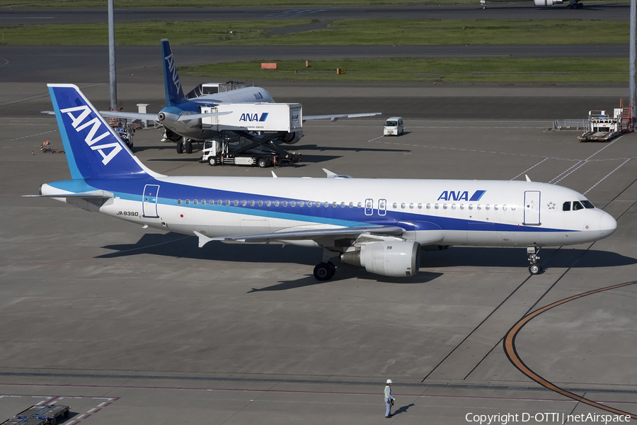 All Nippon Airways - ANA Airbus A320-211 (JA8390) | Photo 418224