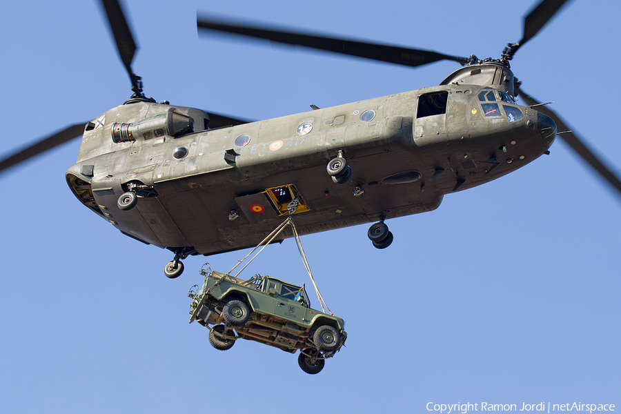 Spanish Army (Ejército de Tierra) Boeing CH-47D Chinook (HT.17-17) | Photo 193137