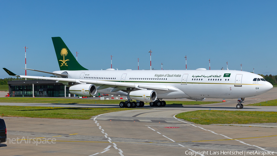 Saudi Arabian Government Airbus A340-213 (HZ-124) | Photo 508186