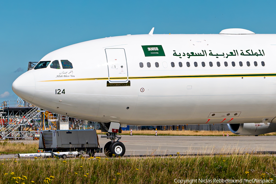 Saudi Arabian Government Airbus A340-213 (HZ-124) | Photo 517173