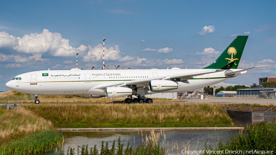Saudi Arabian Government Airbus A340-213 (HZ-124) | Photo 517346