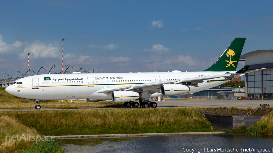 Saudi Arabian Government Airbus A340-213 (HZ-124) | Photo 517363