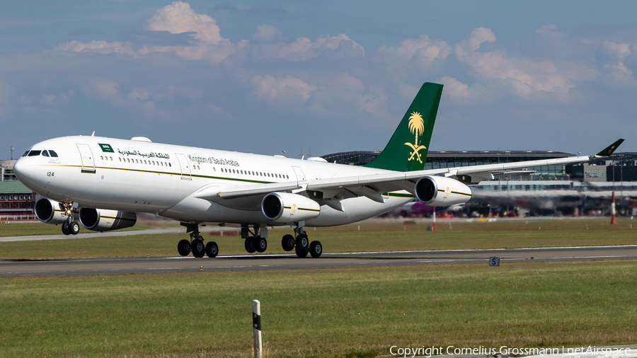 Saudi Arabian Government Airbus A340-213 (HZ-124) | Photo 517377