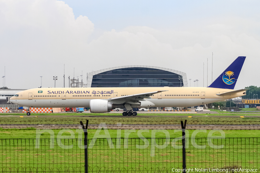 Saudi Arabian Airlines Boeing 777-368(ER) (HZ-AK12) | Photo 371360