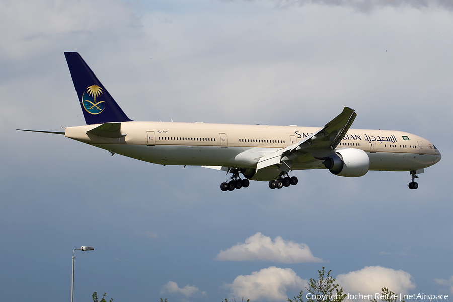 Saudi Arabian Airlines Boeing 777-368(ER) (HZ-AK17) | Photo 52634