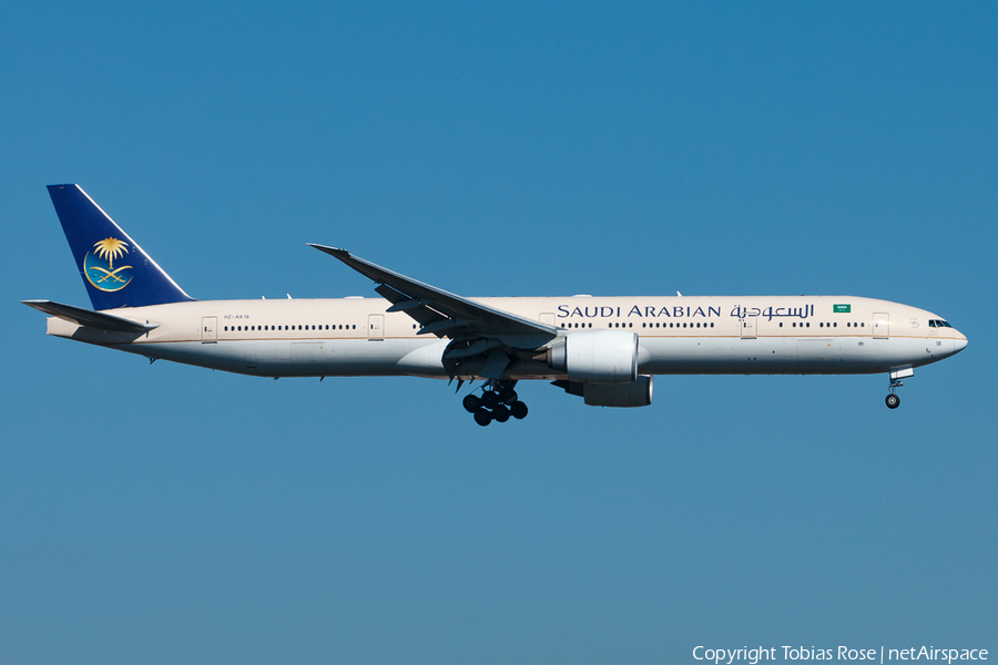 Saudi Arabian Airlines Boeing 777-368(ER) (HZ-AK18) | Photo 310475