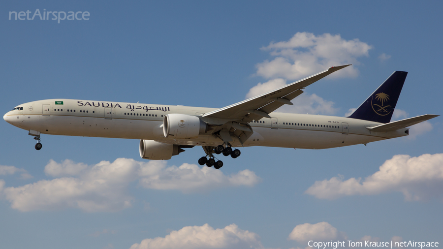 Saudi Arabian Airlines Boeing 777-368(ER) (HZ-AK19) | Photo 402414