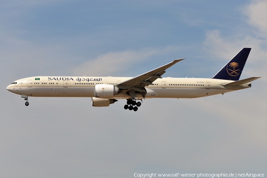 Saudi Arabian Airlines Boeing 777-368(ER) (HZ-AK20) | Photo 394492