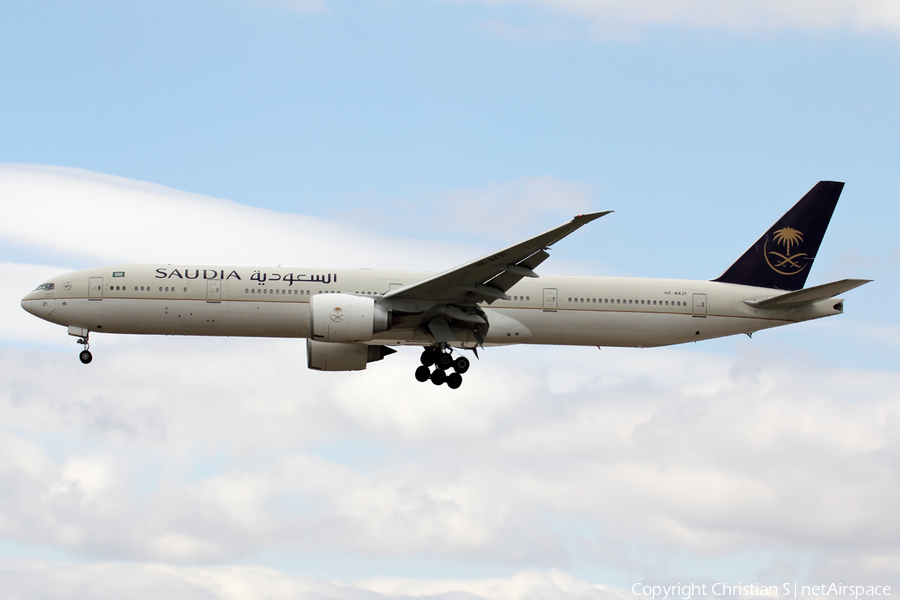 Saudi Arabian Airlines Boeing 777-368(ER) (HZ-AK21) | Photo 249862