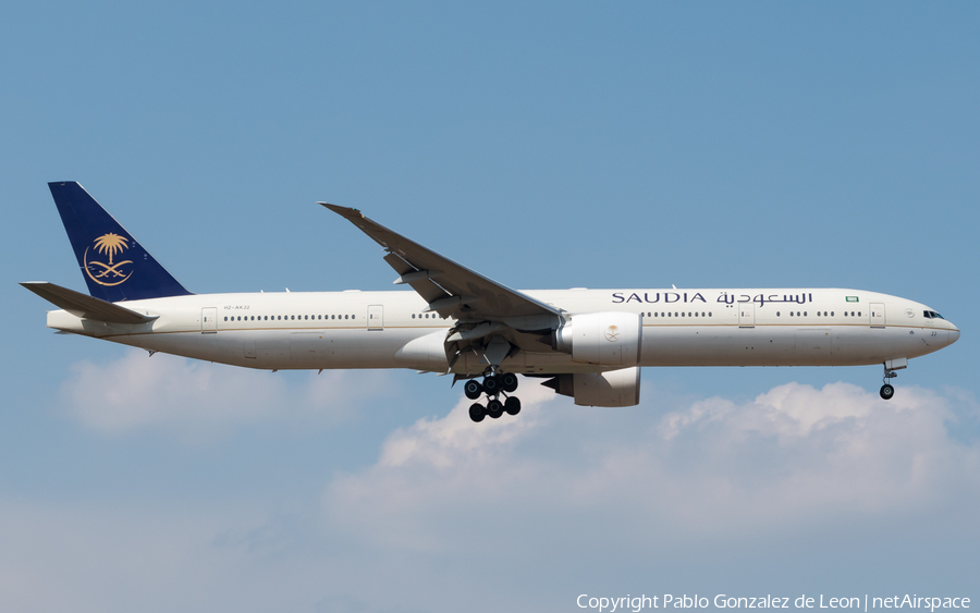 Saudi Arabian Airlines Boeing 777-368(ER) (HZ-AK22) | Photo 334833