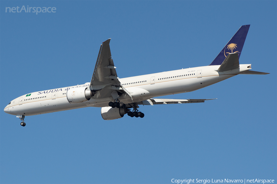 Saudi Arabian Airlines Boeing 777-368(ER) (HZ-AK27) | Photo 505626