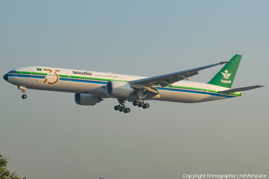 Saudi Arabian Airlines Boeing 777-368(ER) (HZ-AK28) | Photo 541887