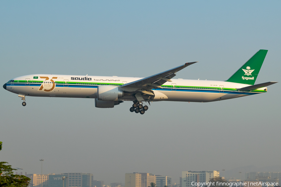 Saudi Arabian Airlines Boeing 777-368(ER) (HZ-AK28) | Photo 541888