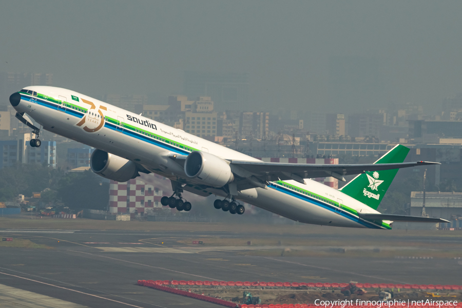 Saudi Arabian Airlines Boeing 777-368(ER) (HZ-AK28) | Photo 541903