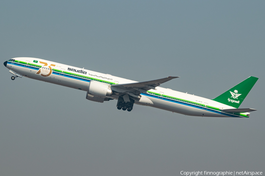 Saudi Arabian Airlines Boeing 777-368(ER) (HZ-AK28) | Photo 541904