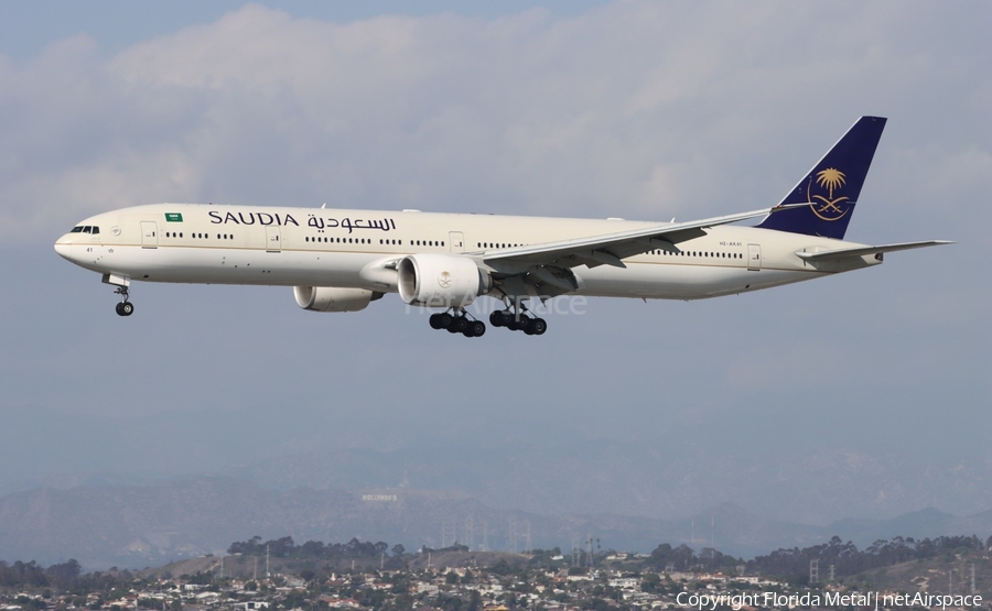 Saudi Arabian Airlines Boeing 777-368(ER) (HZ-AK41) | Photo 608093