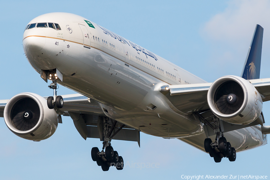 Saudi Arabian Airlines Boeing 777-368(ER) (HZ-AK41) | Photo 345353