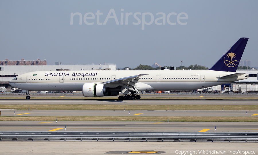 Saudi Arabian Airlines Boeing 777-368(ER) (HZ-AK42) | Photo 194299
