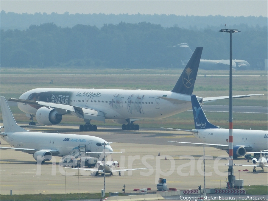 Saudi Arabian Airlines Boeing 777-368(ER) (HZ-AK43) | Photo 247604