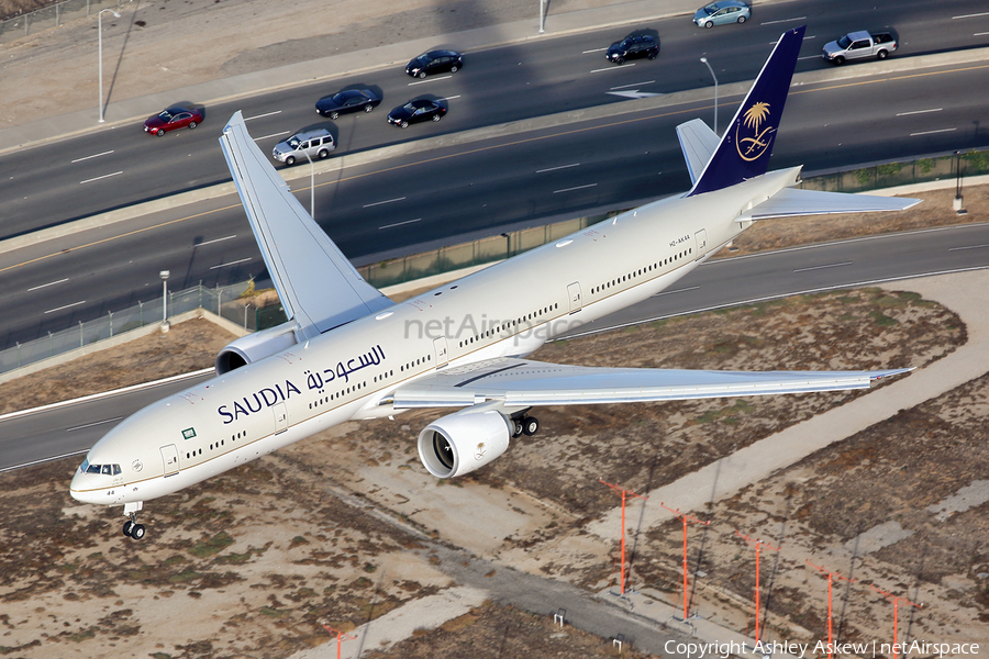 Saudi Arabian Airlines Boeing 777-368(ER) (HZ-AK44) | Photo 204296