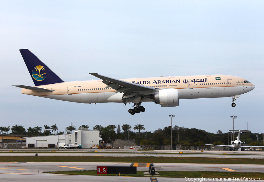 Saudi Arabian Airlines Boeing 777-268(ER) (HZ-AKF) | Photo 64042