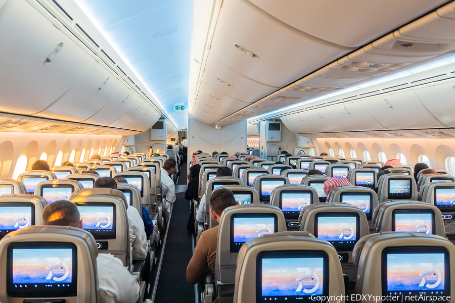 Saudi Arabian Airlines Boeing 787-9 Dreamliner (HZ-AR13) | Photo 541126