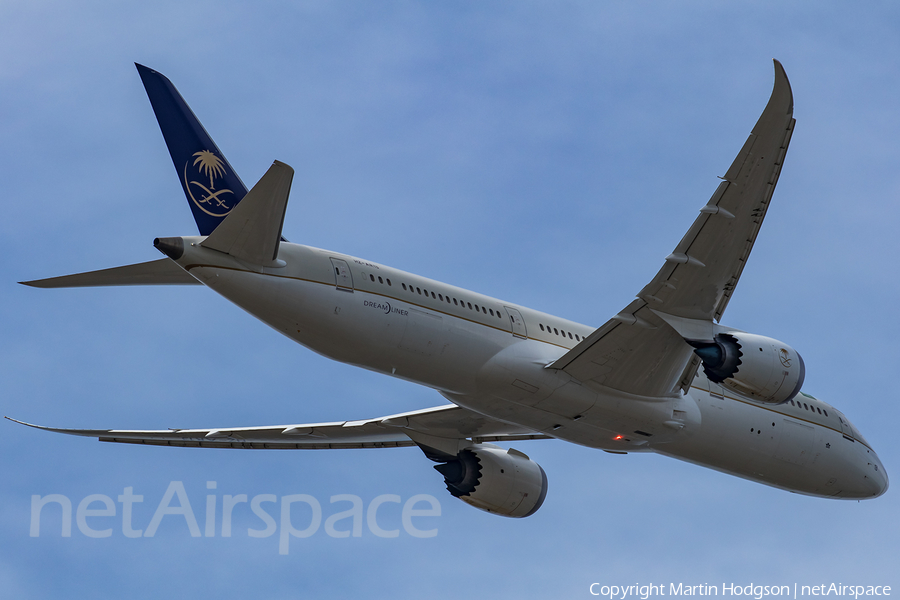 Saudi Arabian Airlines Boeing 787-9 Dreamliner (HZ-AR13) | Photo 288152