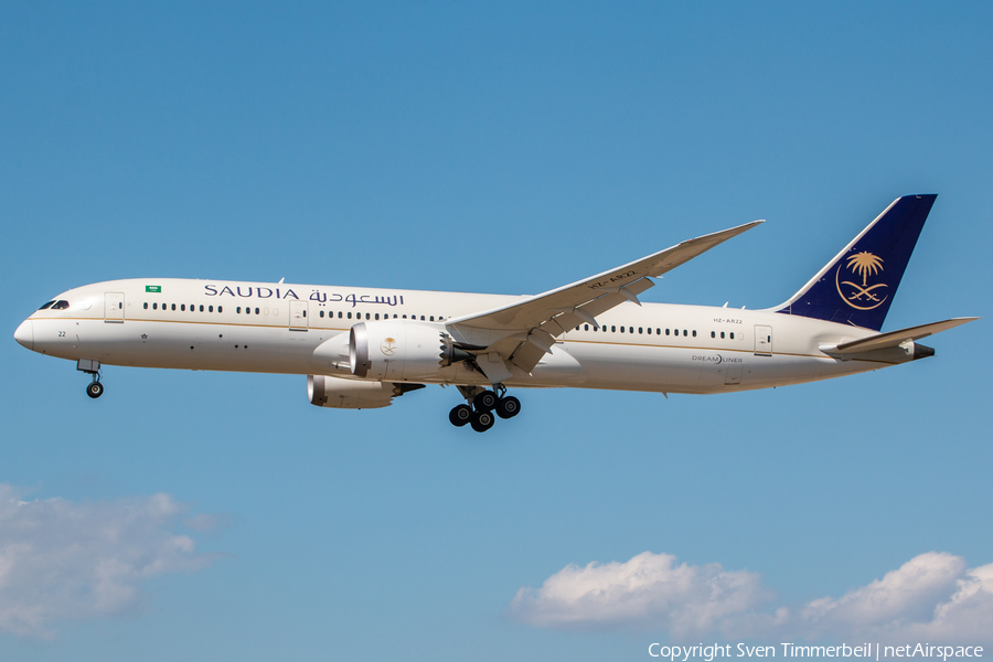 Saudi Arabian Airlines Boeing 787-9 Dreamliner (HZ-AR22) | Photo 467488
