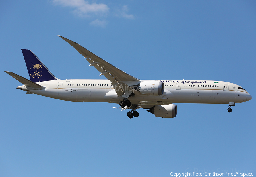 Saudi Arabian Airlines Boeing 787-9 Dreamliner (HZ-AR23) | Photo 387352