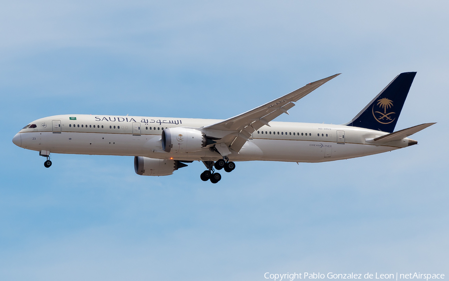 Saudi Arabian Airlines Boeing 787-9 Dreamliner (HZ-AR23) | Photo 334836