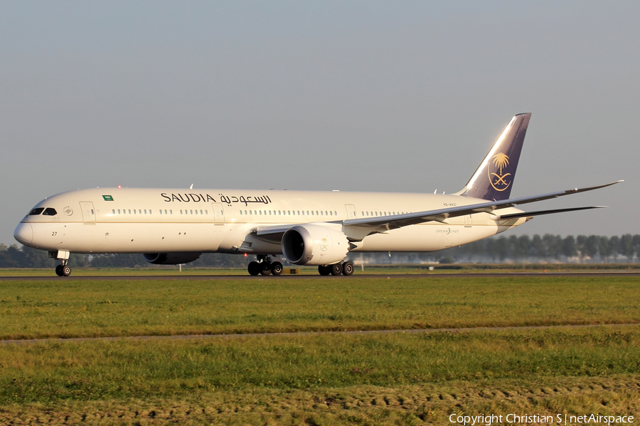 Saudi Arabian Airlines Boeing 787-10 Dreamliner (HZ-AR27) | Photo 476905
