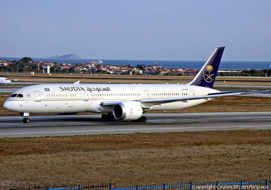 Saudi Arabian Airlines Boeing 787-9 Dreamliner (HZ-ARB) | Photo 194547