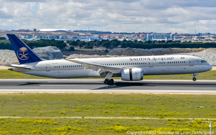 Saudi Arabian Airlines Boeing 787-9 Dreamliner (HZ-ARC) | Photo 343828