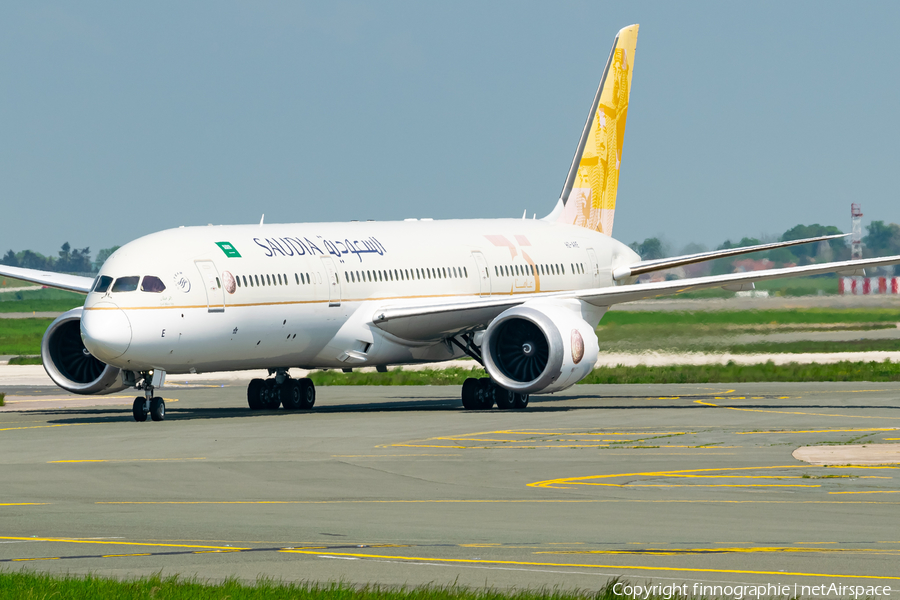 Saudi Arabian Airlines Boeing 787-9 Dreamliner (HZ-ARE) | Photo 571799