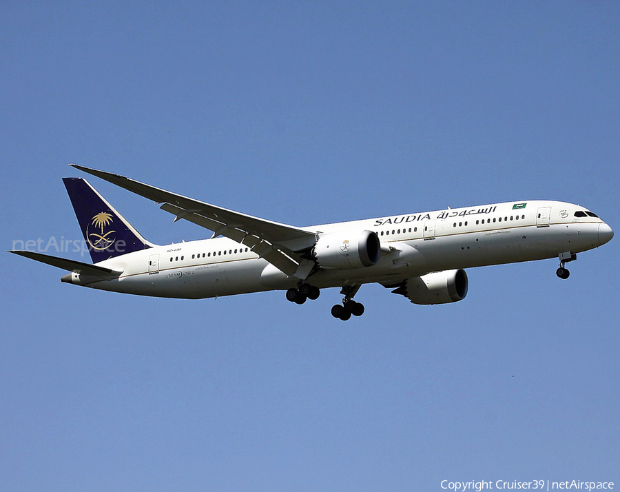 Saudi Arabian Airlines Boeing 787-9 Dreamliner (HZ-ARF) | Photo 475472