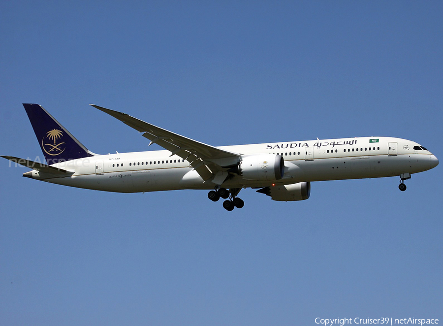 Saudi Arabian Airlines Boeing 787-9 Dreamliner (HZ-ARF) | Photo 479126