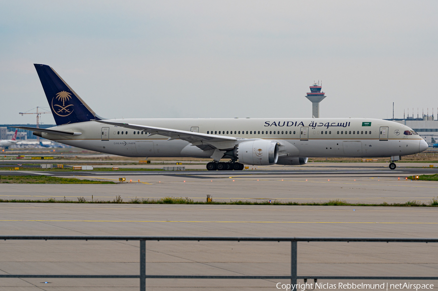 Saudi Arabian Airlines Boeing 787-9 Dreamliner (HZ-ARF) | Photo 528418