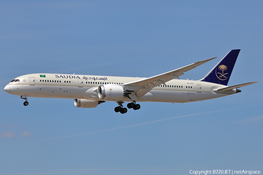Saudi Arabian Airlines Boeing 787-9 Dreamliner (HZ-ARG) | Photo 397321