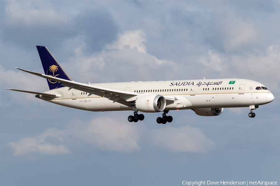 Saudi Arabian Airlines Boeing 787-9 Dreamliner (HZ-ARG) | Photo 241504