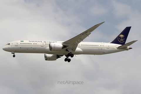 Saudi Arabian Airlines Boeing 787-9 Dreamliner (HZ-ARH) at  Singapore - Changi, Singapore