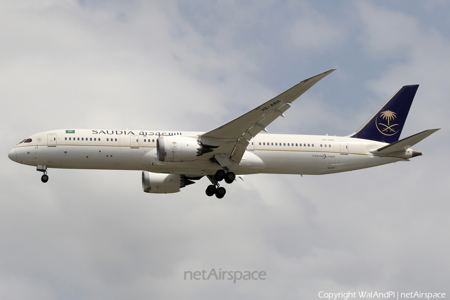 Saudi Arabian Airlines Boeing 787-9 Dreamliner (HZ-ARH) | Photo 615274