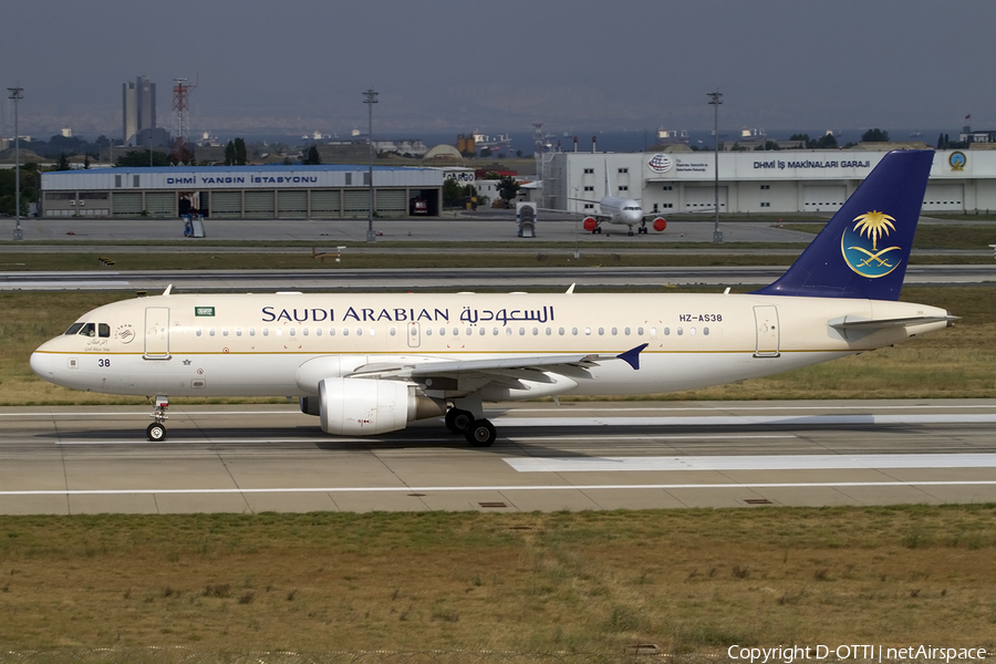 Saudi Arabian Airlines Airbus A320-214 (HZ-AS38) | Photo 409831