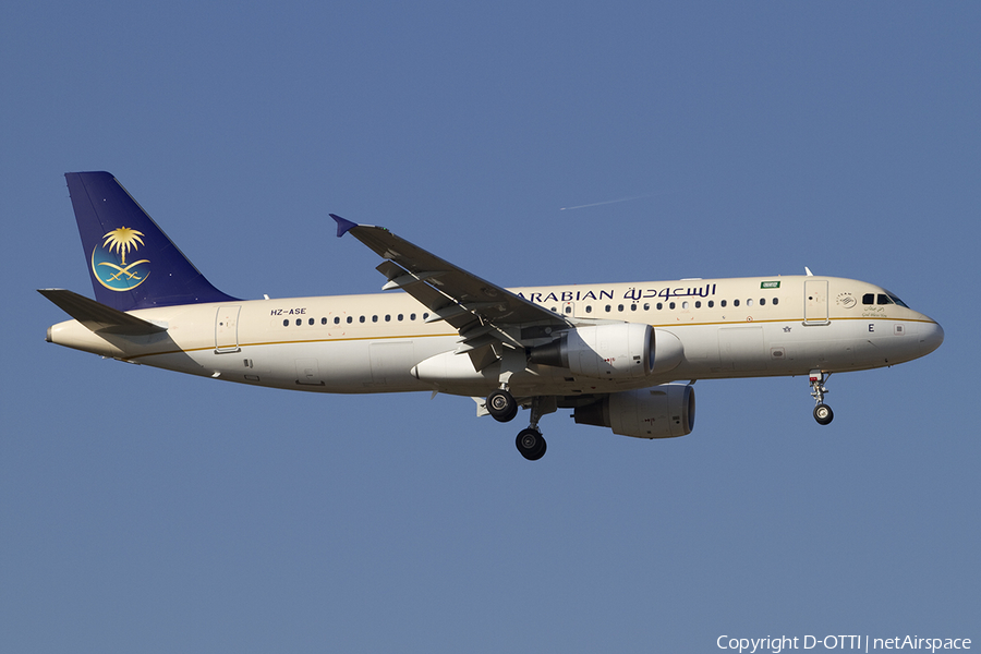 Saudi Arabian Airlines Airbus A320-214 (HZ-ASE) | Photo 396081