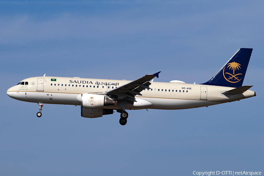 Saudi Arabian Airlines Airbus A320-214 (HZ-ASE) | Photo 669239