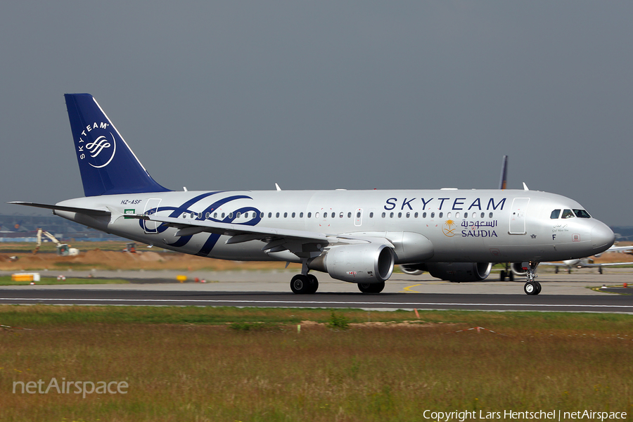 Saudi Arabian Airlines Airbus A320-214 (HZ-ASF) | Photo 395245